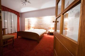 Фото номера Трехместный номер Отель Secession Hotel г. Łęczna 2
