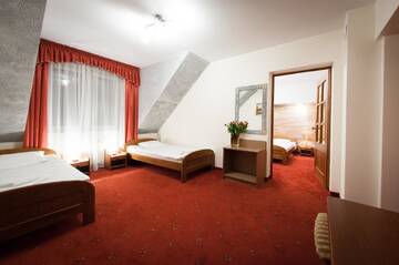 Фото номера Трехместный номер Отель Secession Hotel г. Łęczna 4